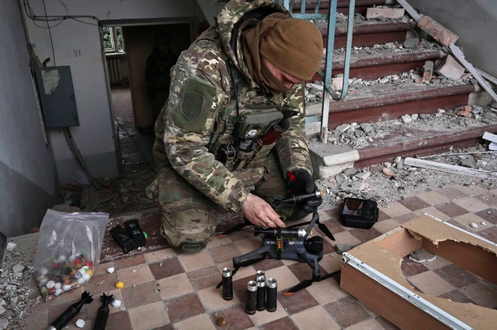 Tình cảnh thiếu thốn của lực lượng Ukraine trong xung đột với Nga ở Bakhmut - Ảnh 2.