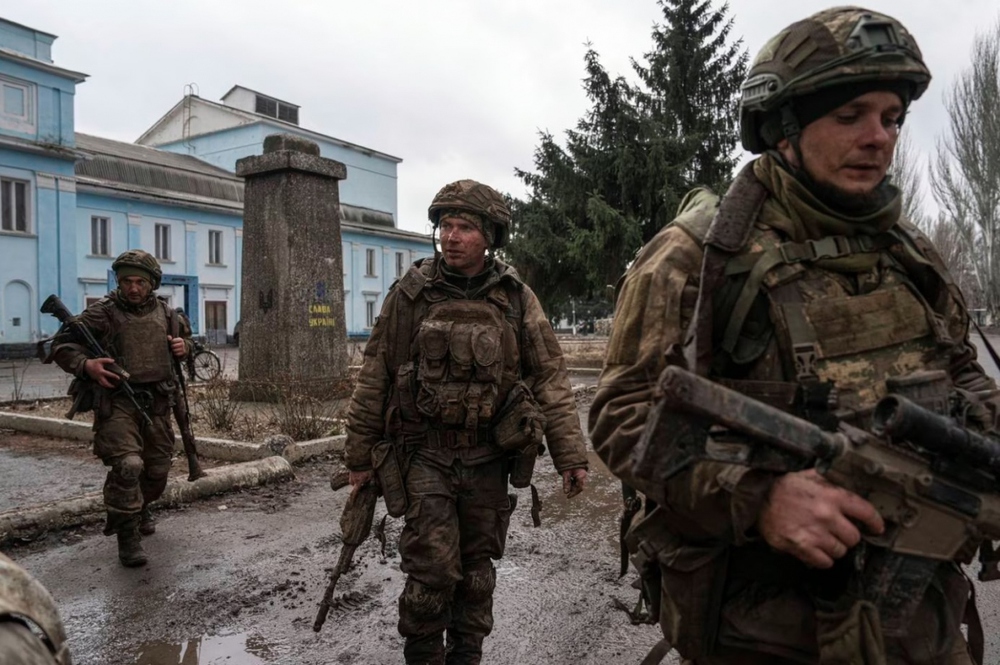 Tình cảnh thiếu thốn của lực lượng Ukraine trong xung đột với Nga ở Bakhmut - Ảnh 1.
