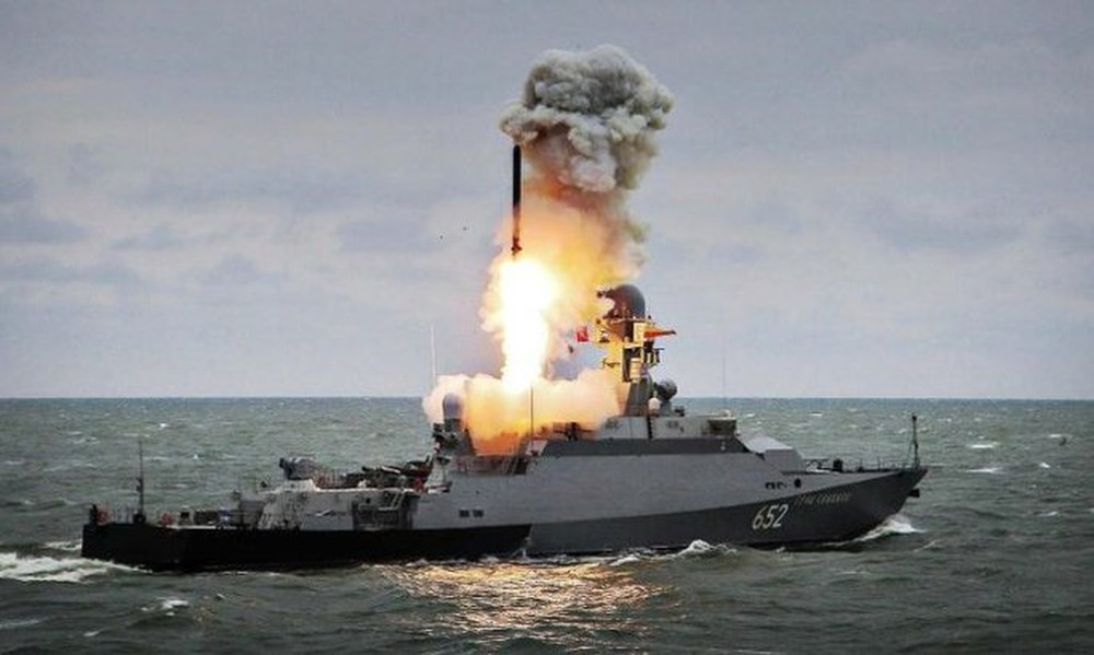 Nổ ở Crimea, Ukraine nói tên lửa Nga bị phá hủy - Ảnh 2.