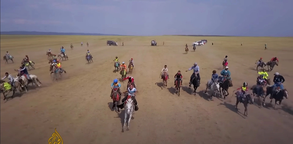 Kì lạ nền văn hóa độc nhất hành tinh: Vó ngựa từng khiến cả nước Nga run sợ; trẻ con 5 tuổi đã cưỡi ngựa ra đường đua - Ảnh 3.