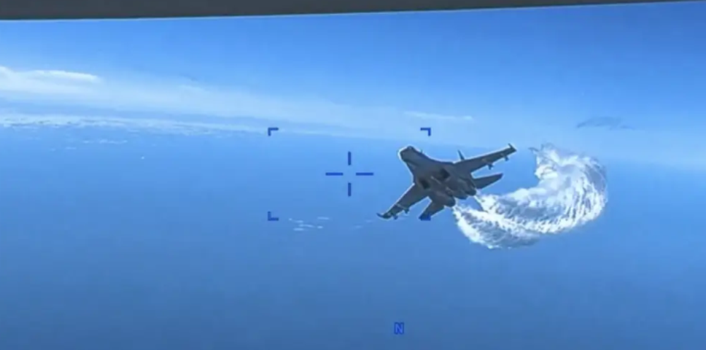 Chiến đấu cơ Nga bay quanh căn cứ không quân Mỹ ở Syria - Ảnh 1.