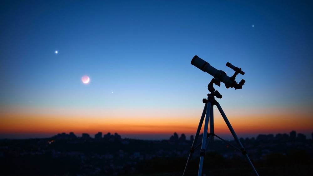 Ngày 28/3 có thể ngắm 5 hành tinh thẳng hàng tỏa sáng trên bầu trời bằng mắt thường - Ảnh 1.
