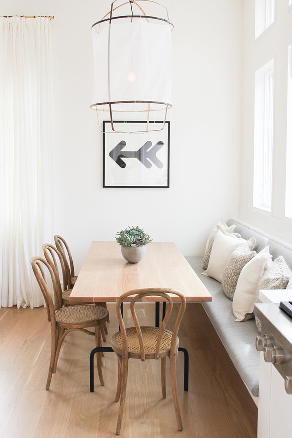 10 mẫu bàn ghế giúp phòng ăn nhà bạn từ nhỏ hóa rộng - Ảnh 9.