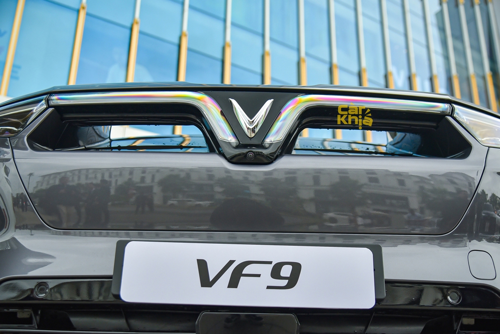 Ảnh thực tế lô VinFast VF 9 thương mại đầu tiên thế giới: Nhìn qua giống xe xuất Mỹ - Ảnh 5.