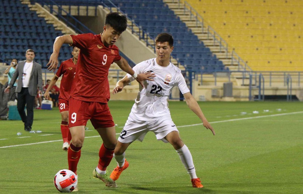 Trực tiếp bóng đá U23 Việt Nam 0-0 U23 Kyrgyzstan: Văn Đô dứt điểm nguy hiểm - Ảnh 1.