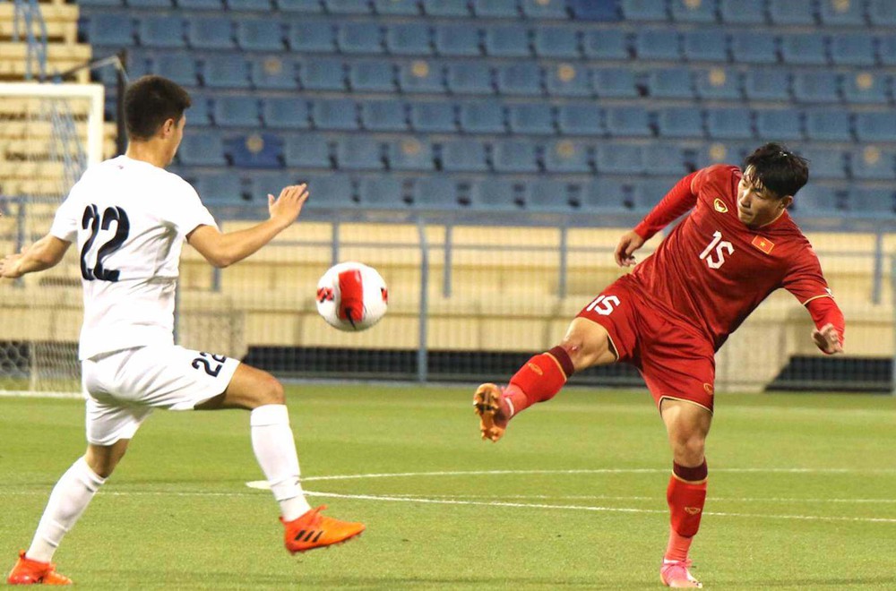 Trực tiếp bóng đá U23 Việt Nam 0-0 U23 Kyrgyzstan: Quốc Việt xử lý không tốt - Ảnh 1.