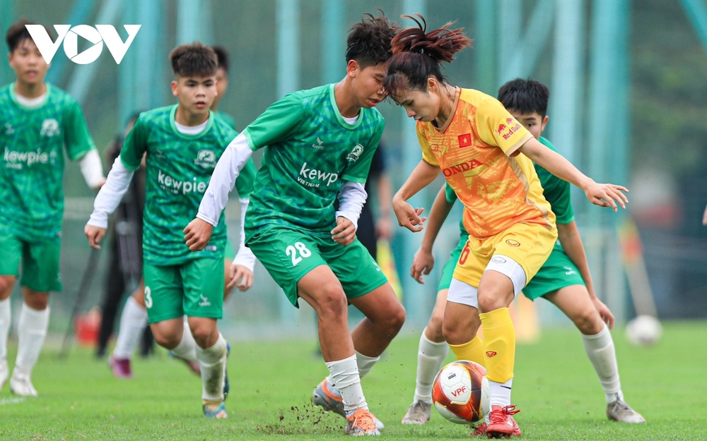 ĐT nữ Việt Nam thua trận đấu tập với quân xanh U15 Phù Đổng - Ảnh 6.