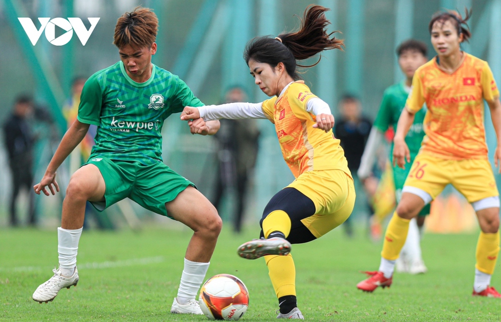 ĐT nữ Việt Nam thua trận đấu tập với quân xanh U15 Phù Đổng - Ảnh 4.