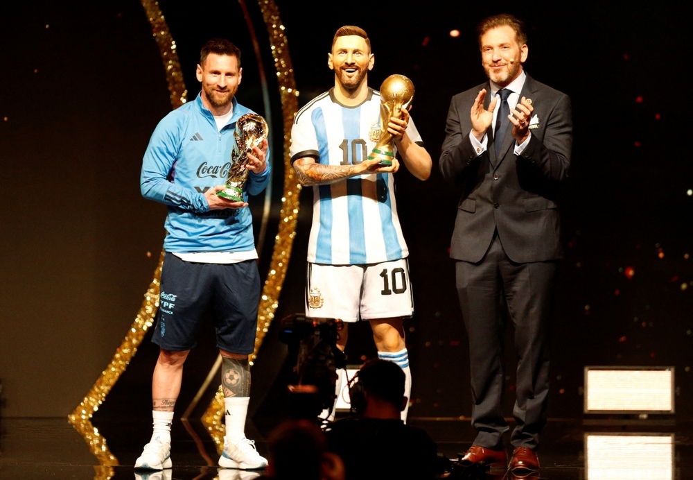 Lionel Messi được LĐBĐ Nam Mỹ dựng tượng - Ảnh 1.