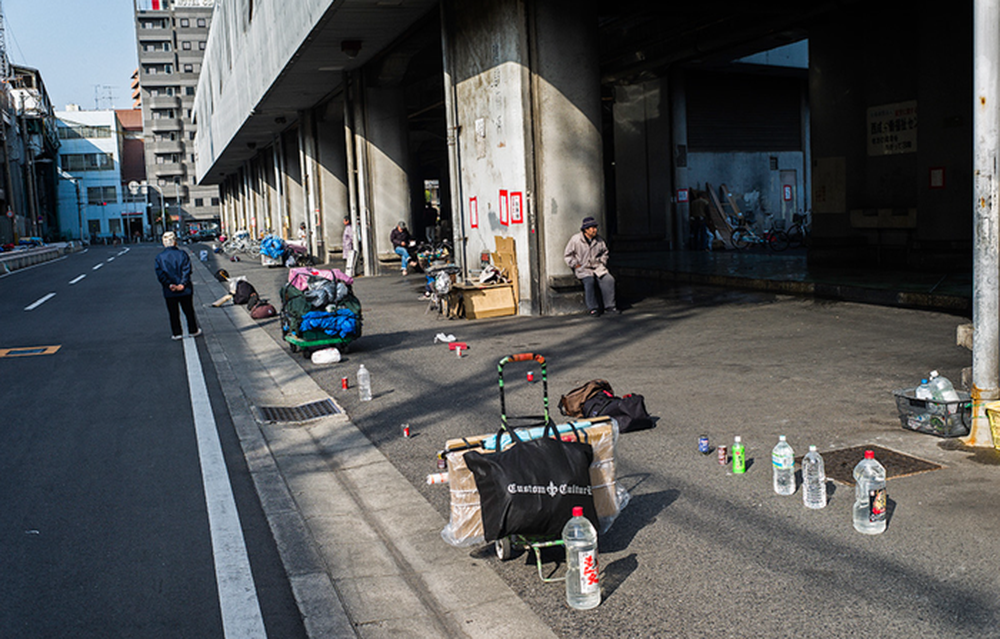 Khu ổ chuột bi thương ở Nhật Bản, nơi người dân đến để bốc hơi khỏi cuộc đời - Ảnh 4.