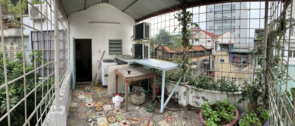 Mẹ chồng cho nhà 4 tầng không ở, nữ CEO cải tạo căn nhà 20m2 giữa Hà Nội, thành quả đáng kinh ngạc - Ảnh 3.