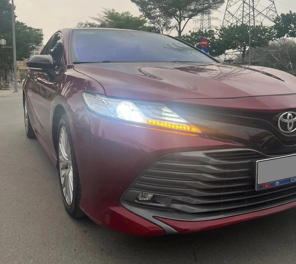 Rao bán Toyota Camry 2.5Q rẻ hơn thị trường 300 triệu, chủ xe thật thà: Xe tai nạn làm lại nhưng máy móc còn zin - Ảnh 4.