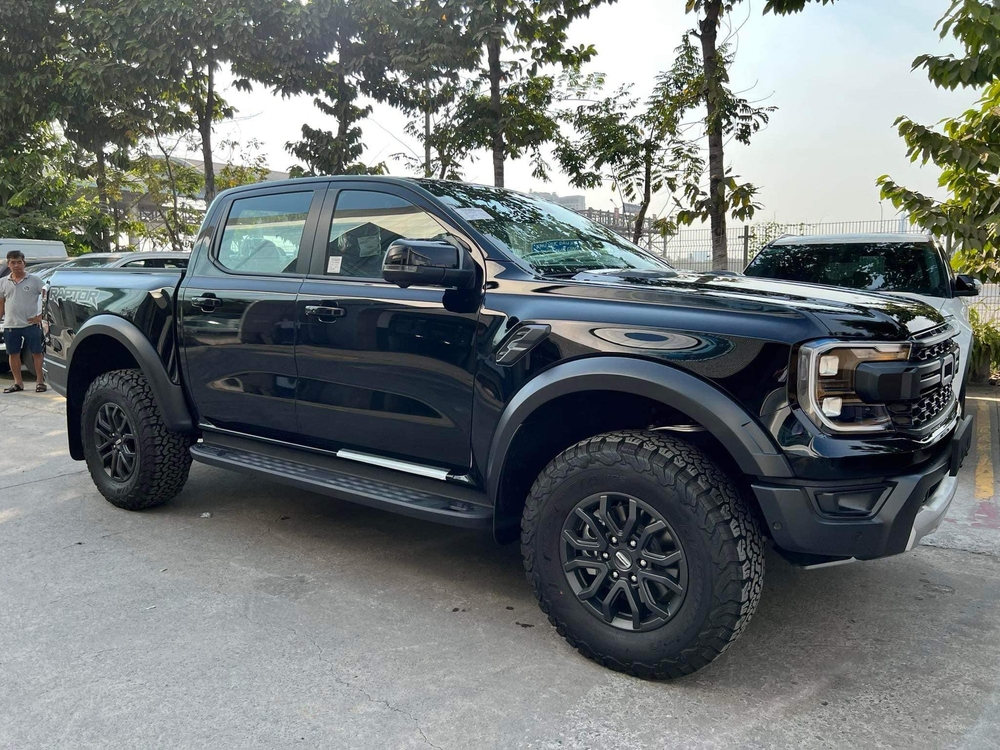 Ford Ranger Raptor 2023 đổ bộ đại lý Việt Nam: Giao xe tháng sau, nhưng nhiều màu hot phải chờ đến tháng 5 - Ảnh 2.