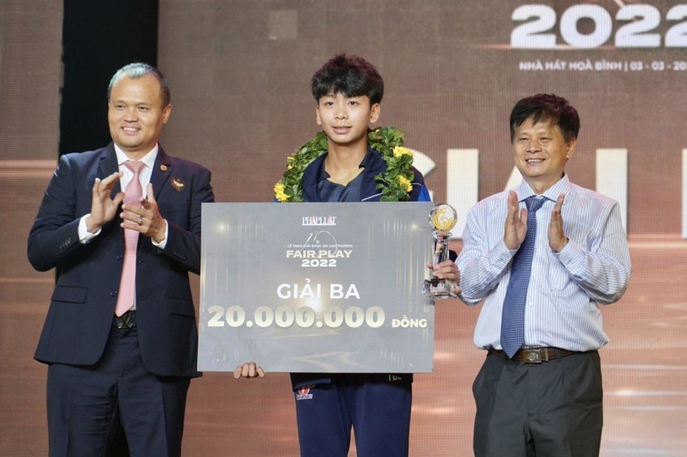 Huỳnh Như tiếp tục thắng giải Fair Play 2022 - Ảnh 3.
