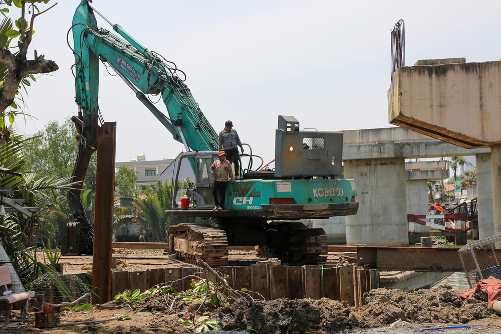 Hiện trạng cây cầu gần 600 tỉ đồng được người dân mong chờ suốt 20 năm ở TP.HCM - Ảnh 9. Hiện trạng cây cầu gần 600 tỉ đồng được người dân mong chờ suốt 20 năm ở TP.HCM - Ảnh 9.
