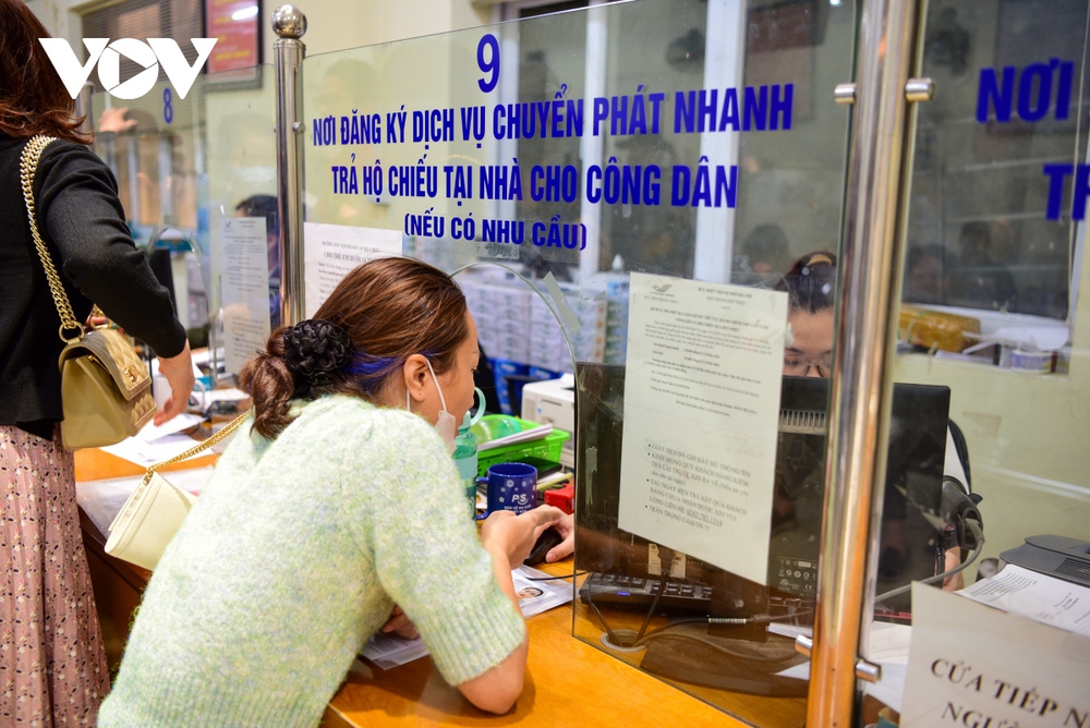 Làm hộ chiếu gắn chíp điện tử tuyệt đối không nhờ người lạ, dịch vụ khai hộ - Ảnh 3.