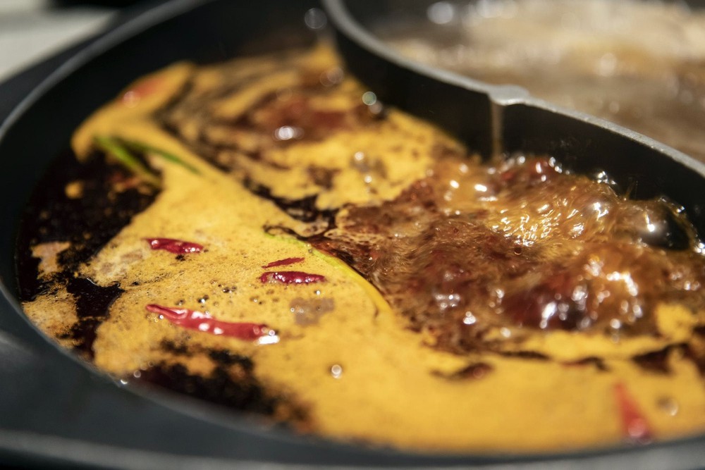 Loại dầu này có gì đặc biệt mà khiến Mỹ phải nhập khẩu hơn 500.000 thùng từ Trung Quốc? - Ảnh 1.