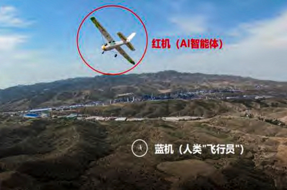 Phi công AI đánh bại con người trong không chiến đời thực - Ảnh 1.