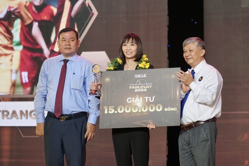 Huỳnh Như tiếp tục thắng giải Fair Play 2022 - Ảnh 2.