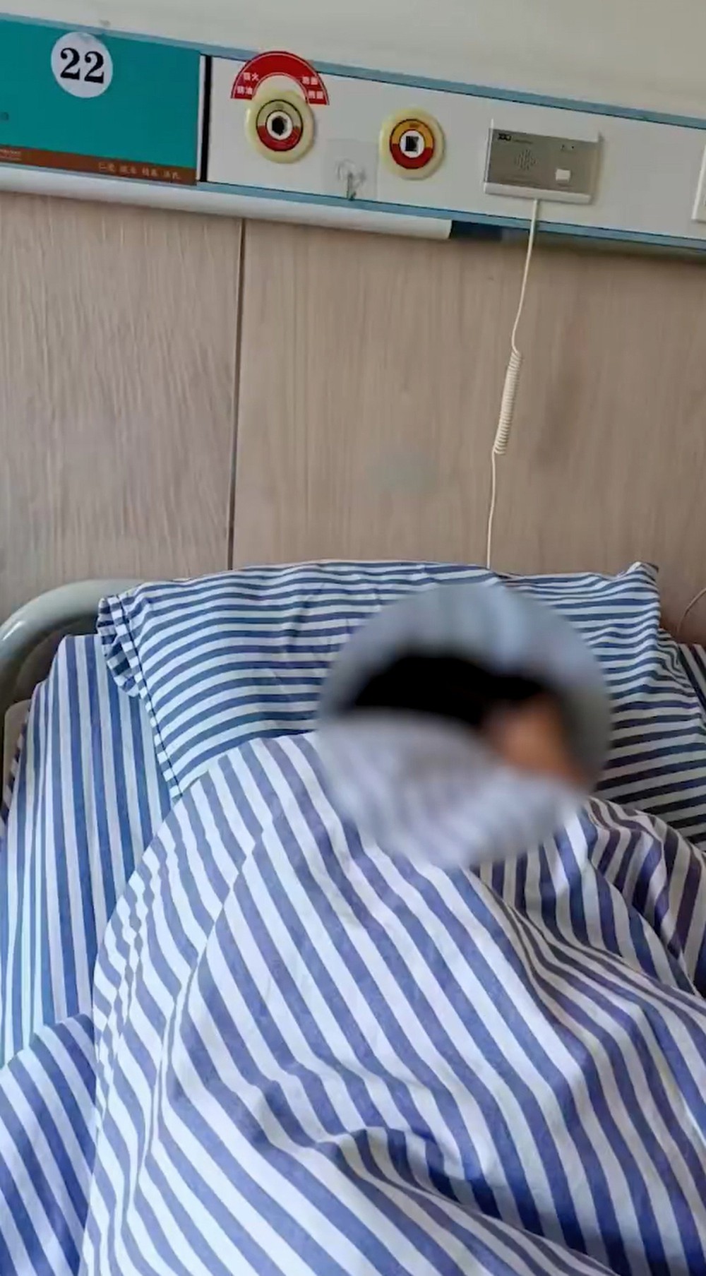 Tự nhốt mình trong phòng, thậm chí nhập viện vì học quá nhiều, sinh viên Trung Quốc đang phải đối mặt với một kỳ thi khó hơn cả Gaokao - Ảnh 2.