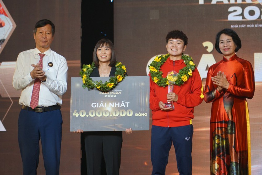 Huỳnh Như tiếp tục thắng giải Fair Play 2022 - Ảnh 1.