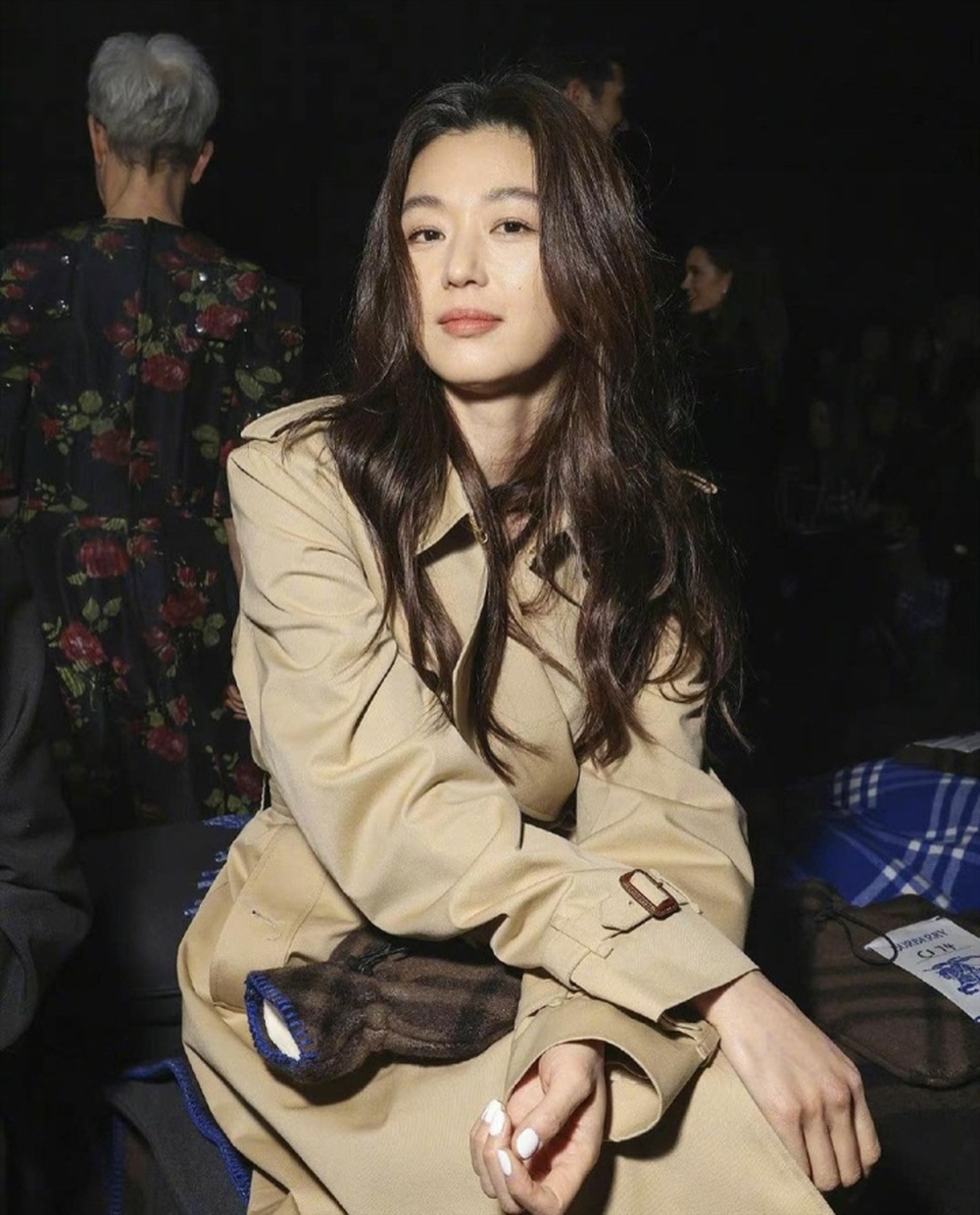 Ngất ngây nhan sắc một chín một mười của Song Hye Kyo - Jun Ji Hyun ở tuổi 42 - Ảnh 7.