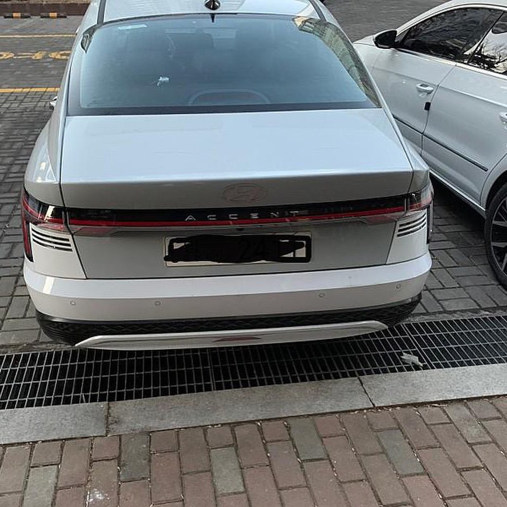 Hyundai Accent 2024 lần đầu hé lộ hàng ghế sau: Rộng rãi và đã có bệ tỳ tay - Ảnh 4.