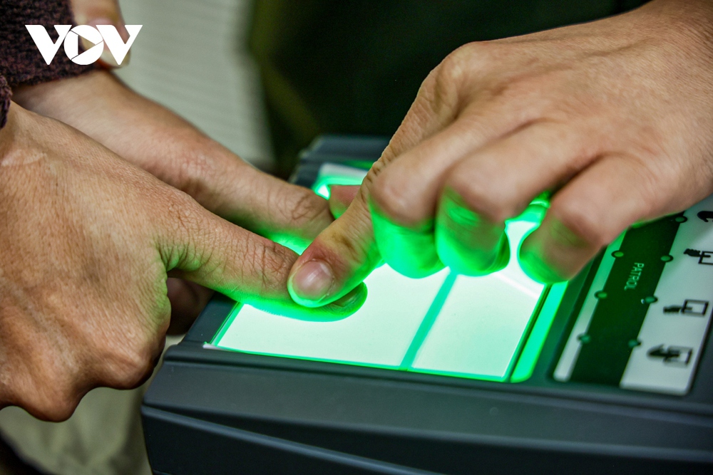 Làm hộ chiếu gắn chíp điện tử tuyệt đối không nhờ người lạ, dịch vụ khai hộ - Ảnh 6.