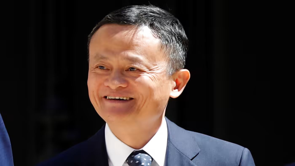  Tái xuất sau 1 năm ‘ở ẩn, tỷ phú Jack Ma gây chú ý với diện mạo giản dị và đôi giày vải: Càng giàu có, càng ít phô trương?  - Ảnh 7.