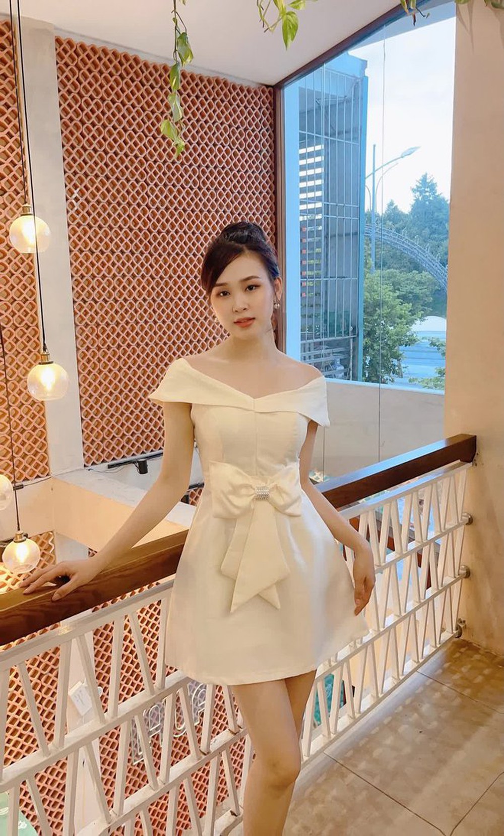 Profile nữ MC đang gây sốt khắp cõi mạng: Á khôi sinh viên Việt Nam, từng 3 lần đạt giải HSG Văn cấp tỉnh