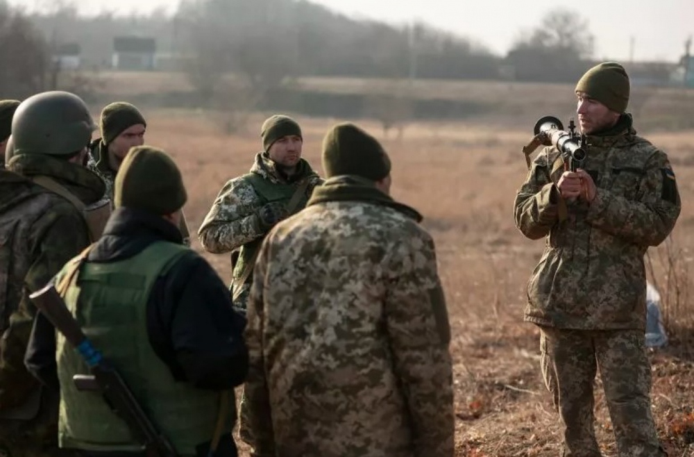 Khó khăn trăm bề của quân đội Ukraine trong cuộc tấn công mùa xuân - Ảnh 1.