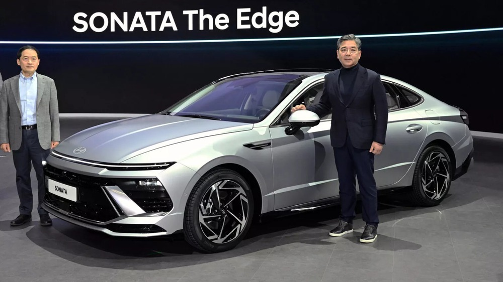Trọn bộ ảnh Hyundai Sonata 2024 lần đầu trưng bày, hãng công bố động cơ nhưng lại giấu thông số quan trọng - Ảnh 1.