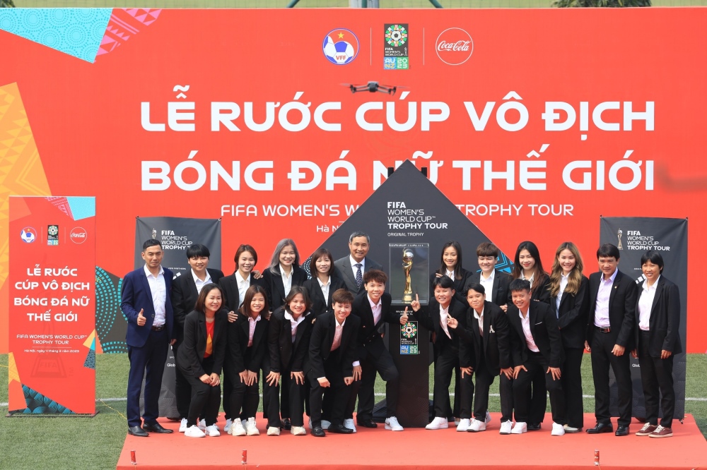 HLV Mai Đức Chung tiết lộ kỷ niệm đặc biệt với cúp vàng World Cup - Ảnh 2.