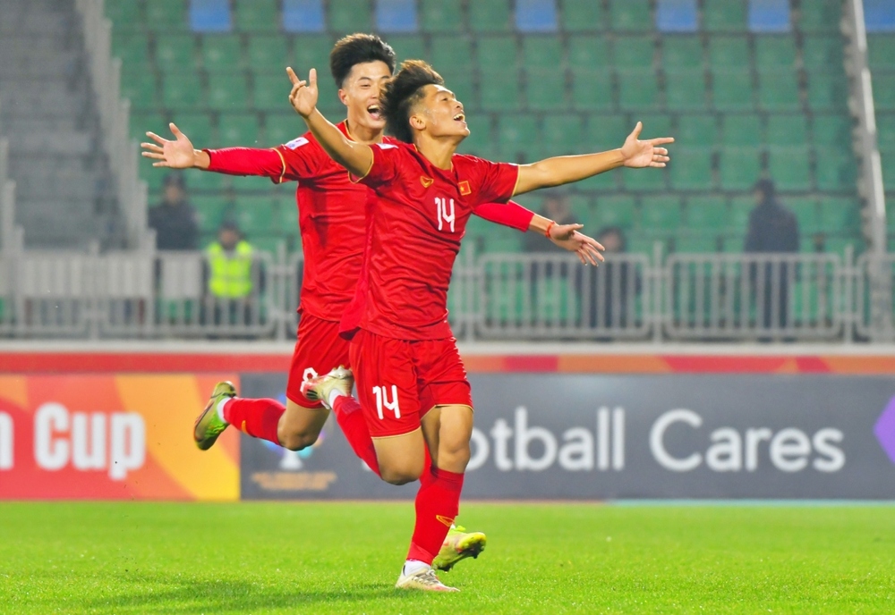 Trực tiếp U20 Việt Nam 1-0 U20 Qatar: Quốc Việt tỏa sáng - Ảnh 1.