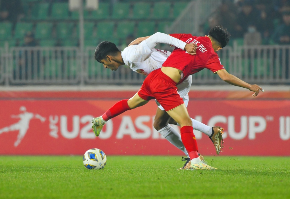 Trực tiếp U20 Việt Nam 1-0 U20 Qatar: Quốc Việt tỏa sáng - Ảnh 1.