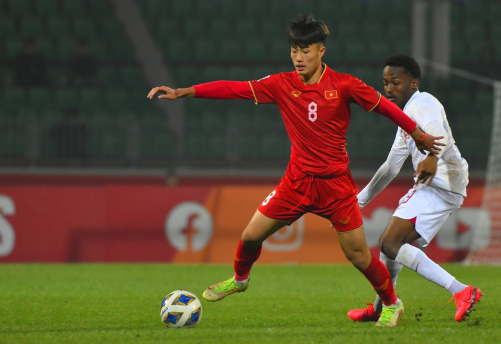 Trực tiếp U20 Việt Nam 1-0 U20 Qatar: Thế trận hấp dẫn - Ảnh 1.