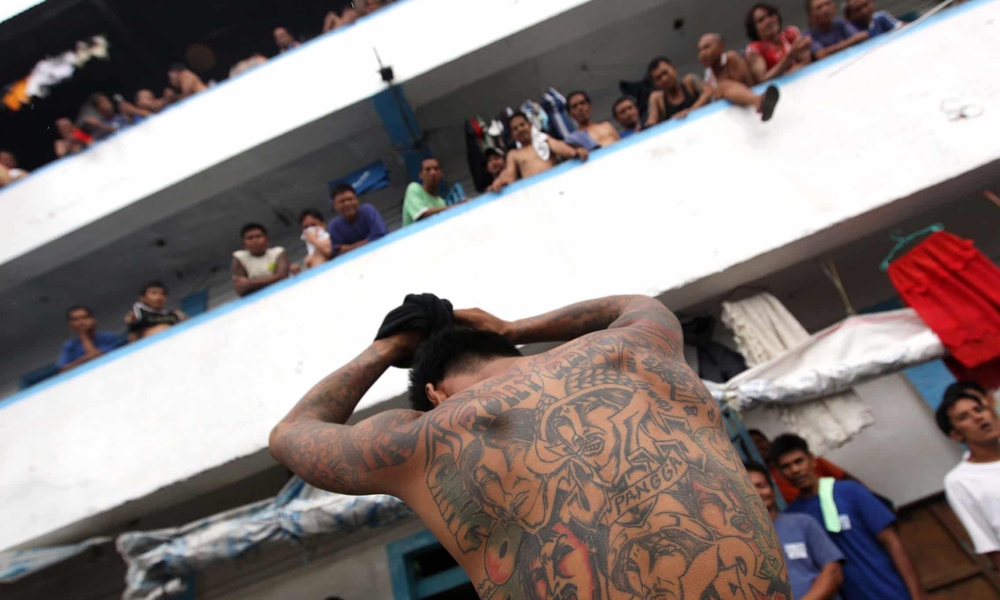 Nhức nhối vấn nạn tại nhà tù Philippines: Tù nhân có bể sục, quầy bar thoát y, mua được cả ngựa lẫn phòng thu âm nhạc tình ca - Ảnh 4.