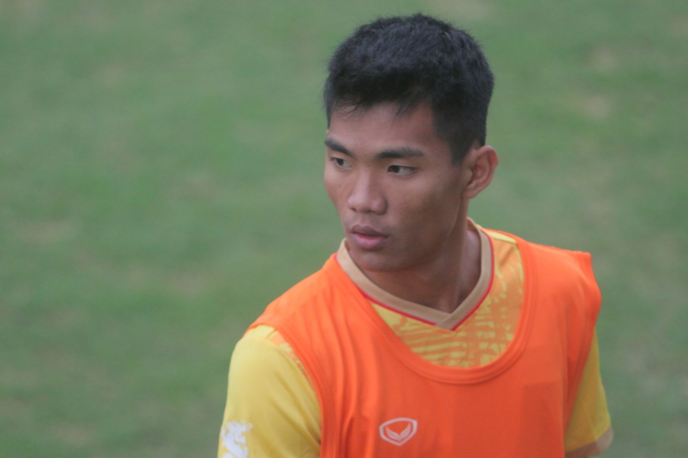 HLV Troussier dạy U23 Việt Nam chơi... bóng ném, nhà vô địch SEA Games dính chấn thương đen đủi - Ảnh 9.