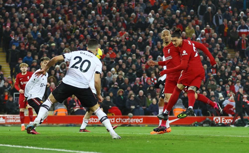 TRỰC TIẾP Liverpool 1 - 0 MU: Siêu phẩm bất ngờ - Ảnh 1.