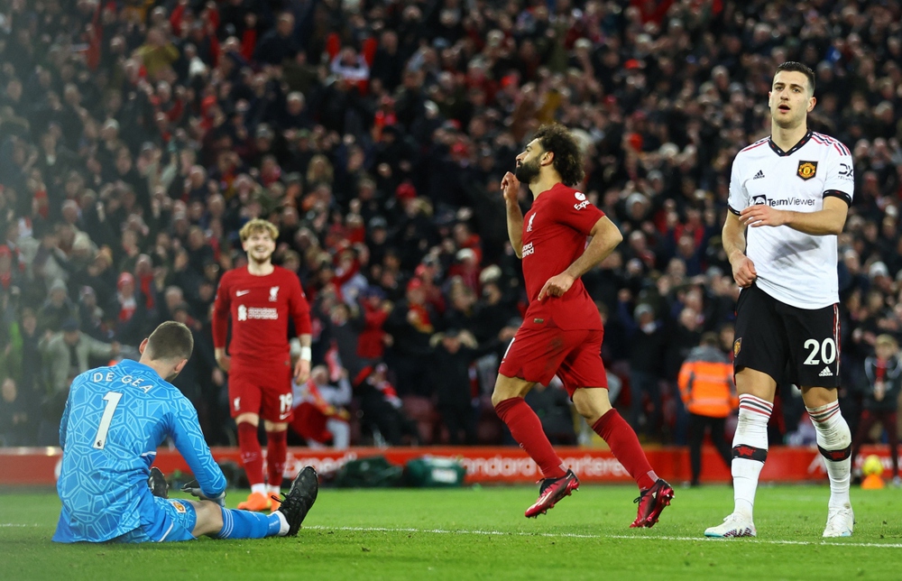 TRỰC TIẾP Liverpool 4 - 0 MU: Chủ hưng phấn, khách vỡ trận - Ảnh 2.
