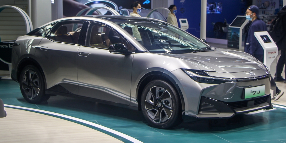Xuất xưởng sedan điện đầu tiên của Toyota: Made in China, giá quy đổi 650 triệu đồng, không mất tiền sạc - Ảnh 2.