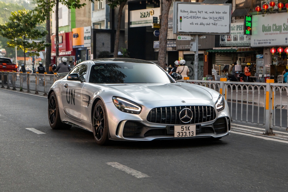 Ông Vũ nói về Mercedes-AMG GT R: Dễ lái trong phố hơn siêu xe, nhưng đầu xe dài nên khó căn khoảng cách - Ảnh 8.