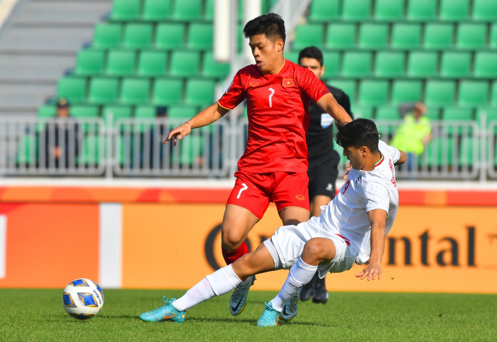 TRỰC TIẾP U20 Việt Nam 0 - 1 U20 Iran: Khó khăn chồng chất - Ảnh 1.