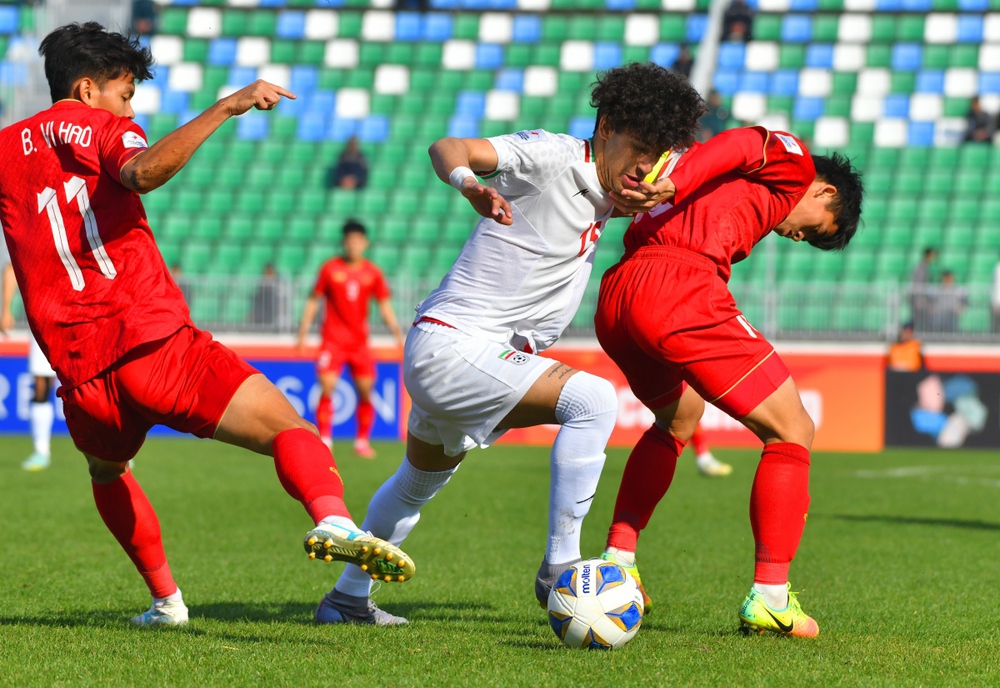 TRỰC TIẾP U20 Việt Nam 0 - 1 U20 Iran: Khó khăn chồng chất - Ảnh 1.