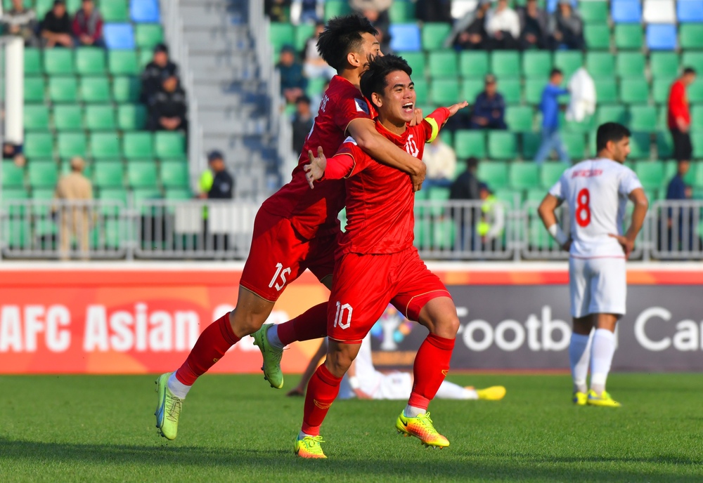 ‘U20 Việt Nam bị vỡ hệ thống sau bàn thua thứ 2, hàng thủ Iran quá cao to, không xuyên nổi’ - Ảnh 4.