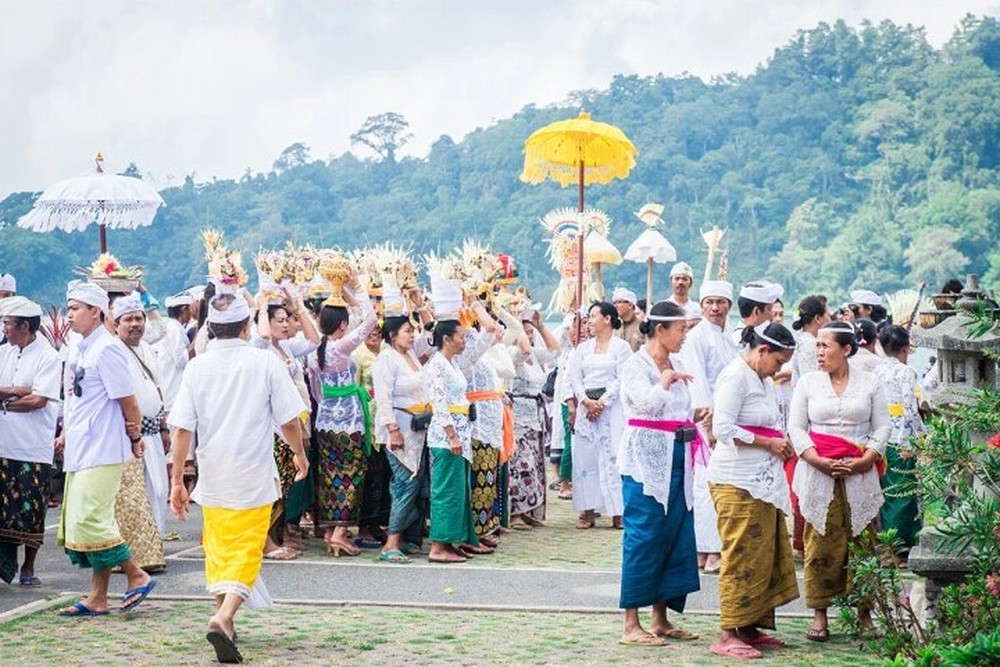 Lễ hội chào đón năm mới ở Bali - nơi làm ồn được cho là… phạm pháp - Ảnh 5.