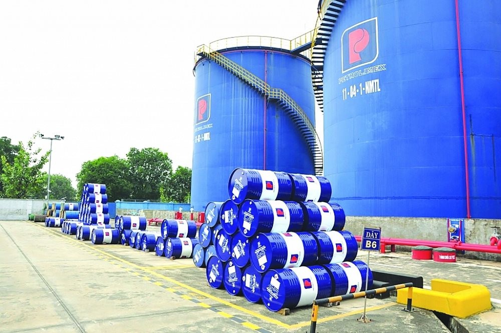 Việt Nam chi 1,7 tỷ USD nhập khẩu xăng dầu trong 2 tháng đầu năm - Ảnh 1.