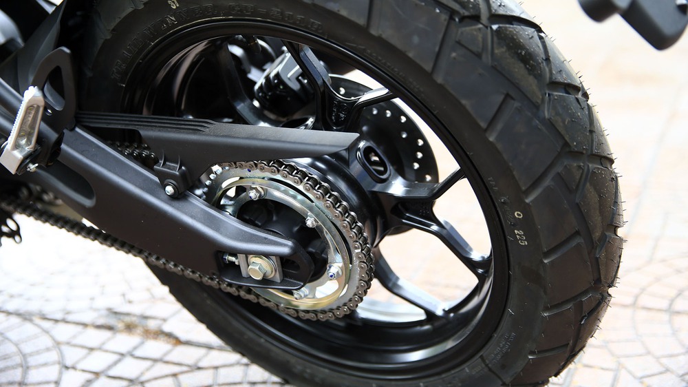 Thế giới 2 bánh: 10 điều cần biết về Yamaha XS155R so với đối thủ Honda CB150R Streetster - Ảnh 9.