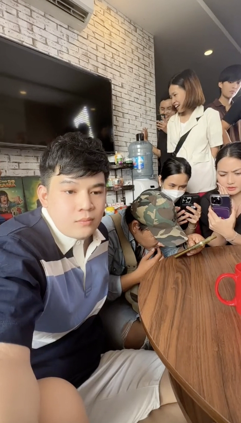 Long Chun tận mắt chứng kiến vụ lừa đảo báo con bị ngã chấn thương, chuyển tiền gấp: Có cả ekip diễn xuất, cần cảnh giác cao độ
