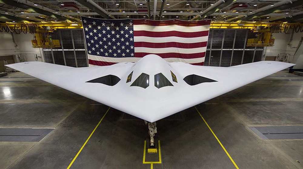Mỹ tung thêm hình ảnh siêu máy bay tàng hình mới - Ảnh 1.